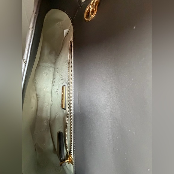 Tory Burch Quilted Grey Shoulder Bag with Gold Chain - Picture 3 of 3